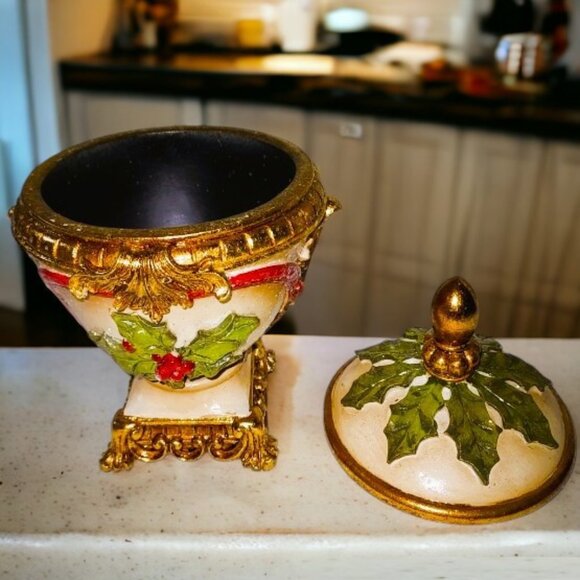 TOUCH OF CLASS RETIRED CHRISTMAS WINTERBERRY COVERED JAR/BOWL NWT - Picture 2 of 5